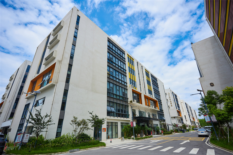 Corporate Exterior03