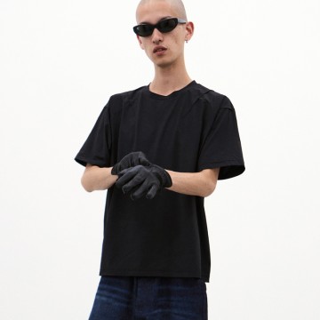 Chapttar Tee: Minimalist Elegance for Urban Living